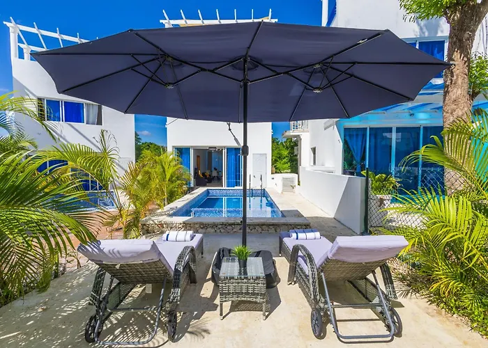 Relaxing 3-Bedroom Villa With Pool & Rooftop Jacuzzi In A Secluded Setting