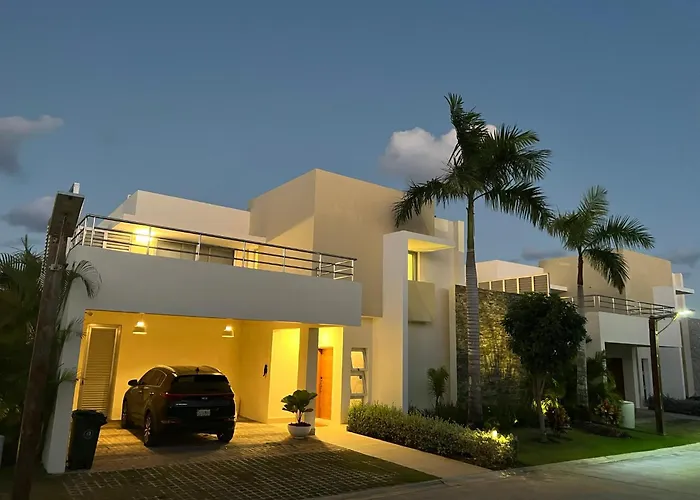 Stylish Luxury San Juan Lakes Villa In Gated Community In Downtown Punta Cana With Private Pool