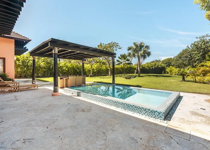 Caribbean Bungalow With 2 Bedrooms And Pool