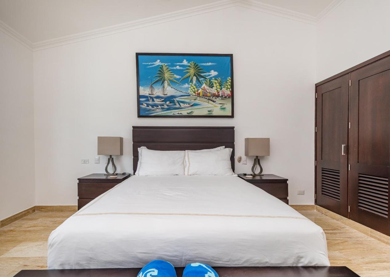 Amazing Private With Chef And Maids *