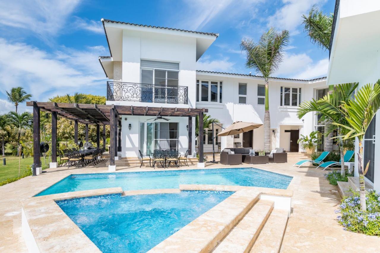 Amazing Private With Chef And Maids *