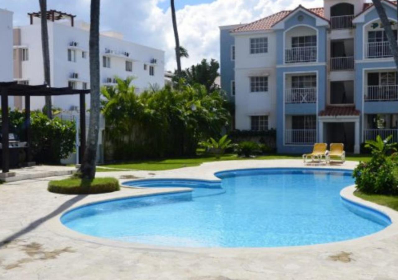 Villa Vacacional Con Piscina Familias En *