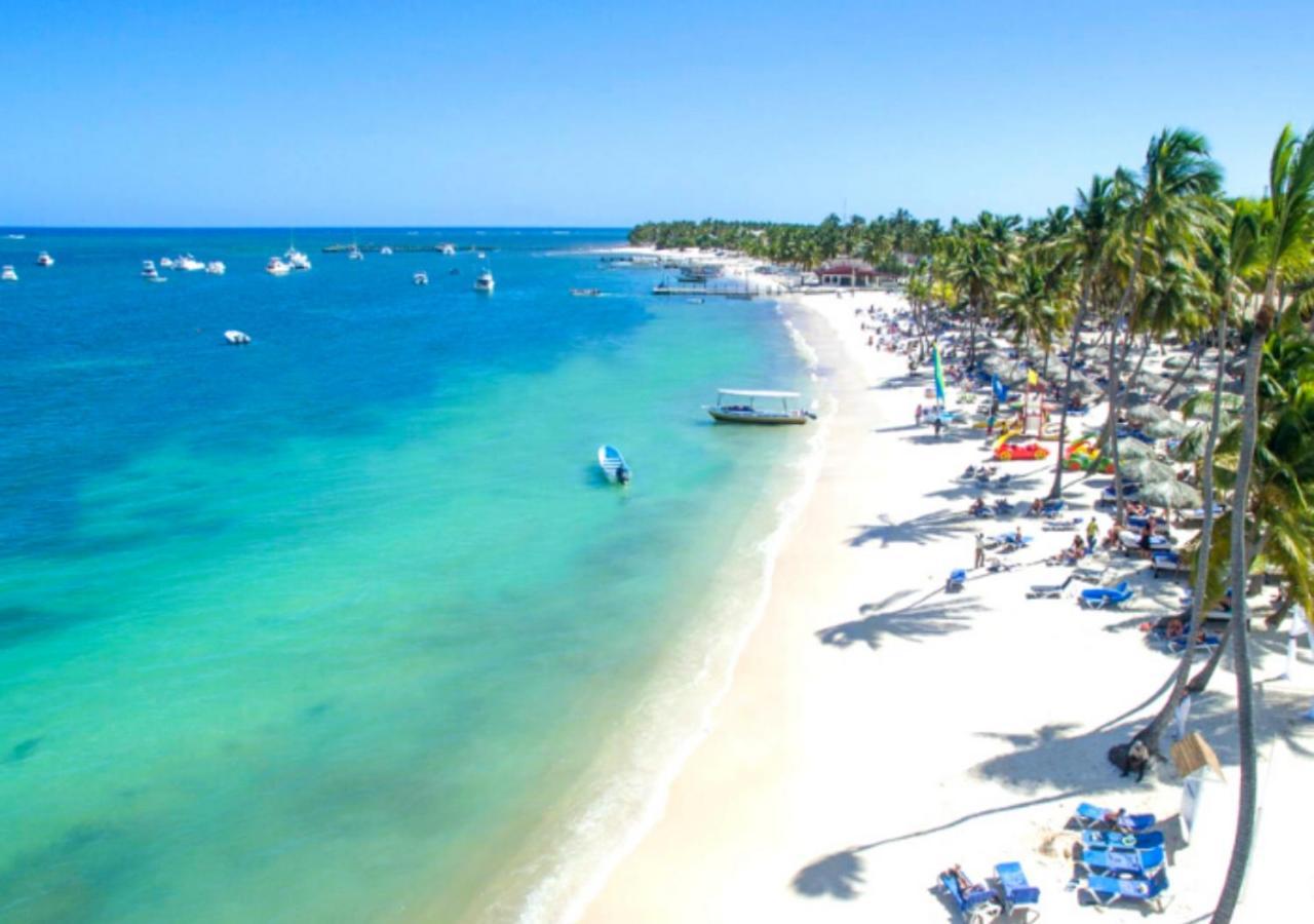 Vacacional Con Piscina Familias En