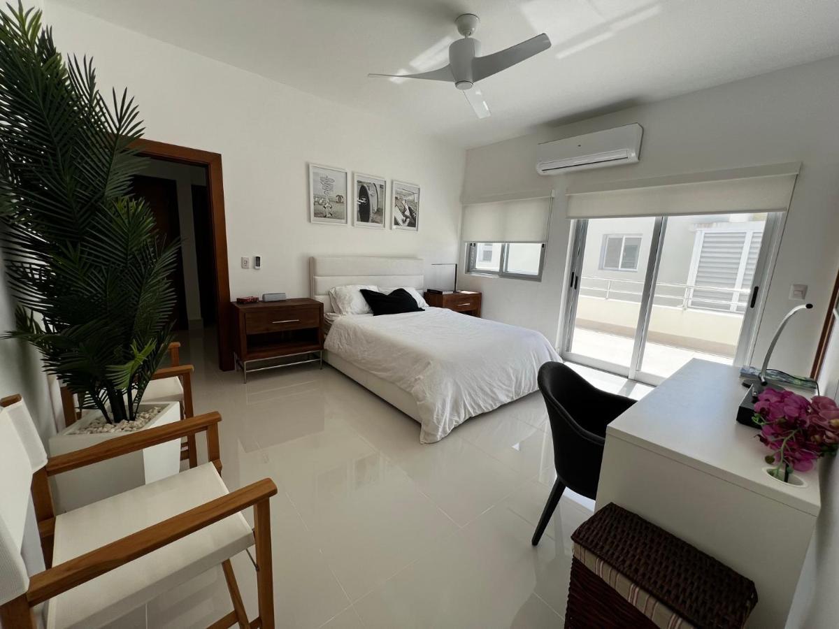 Stylish Luxury San Juan Lakes In Gated Community In Downtown With Private Pool Villa Punta Cana