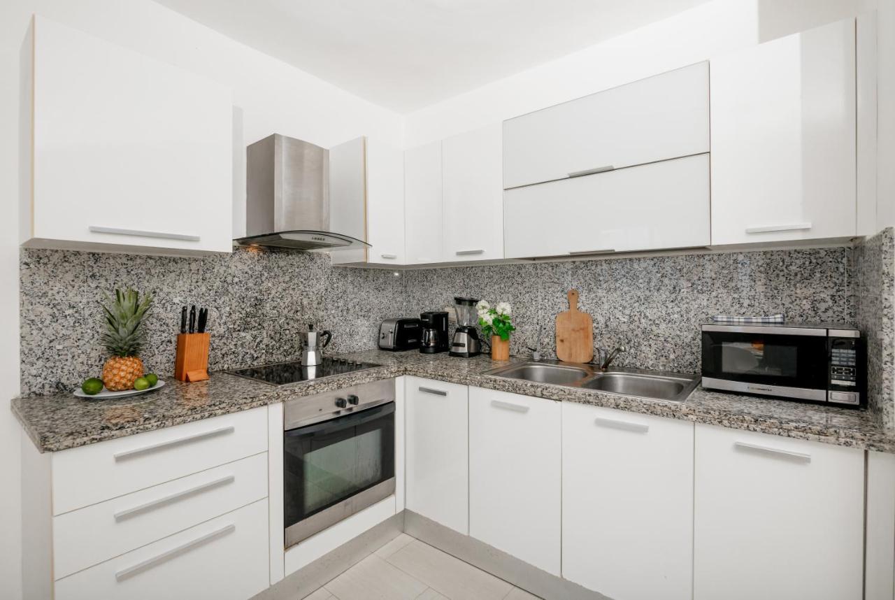Beachfront For Rent - Ocean View, Private Terrace, And Bbq Apartamento