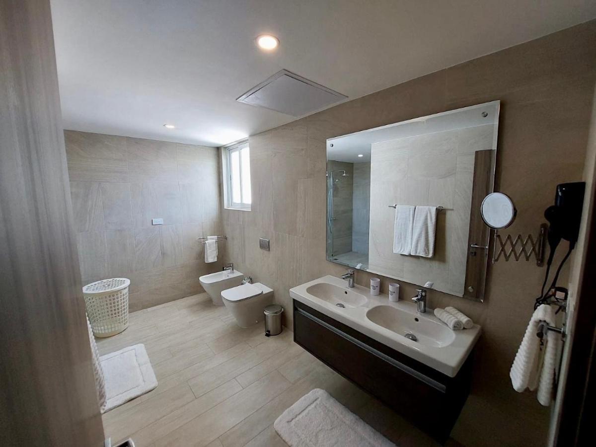 Unique Lake, Golf & Jacuzzi In Hard Rock Golf Pc