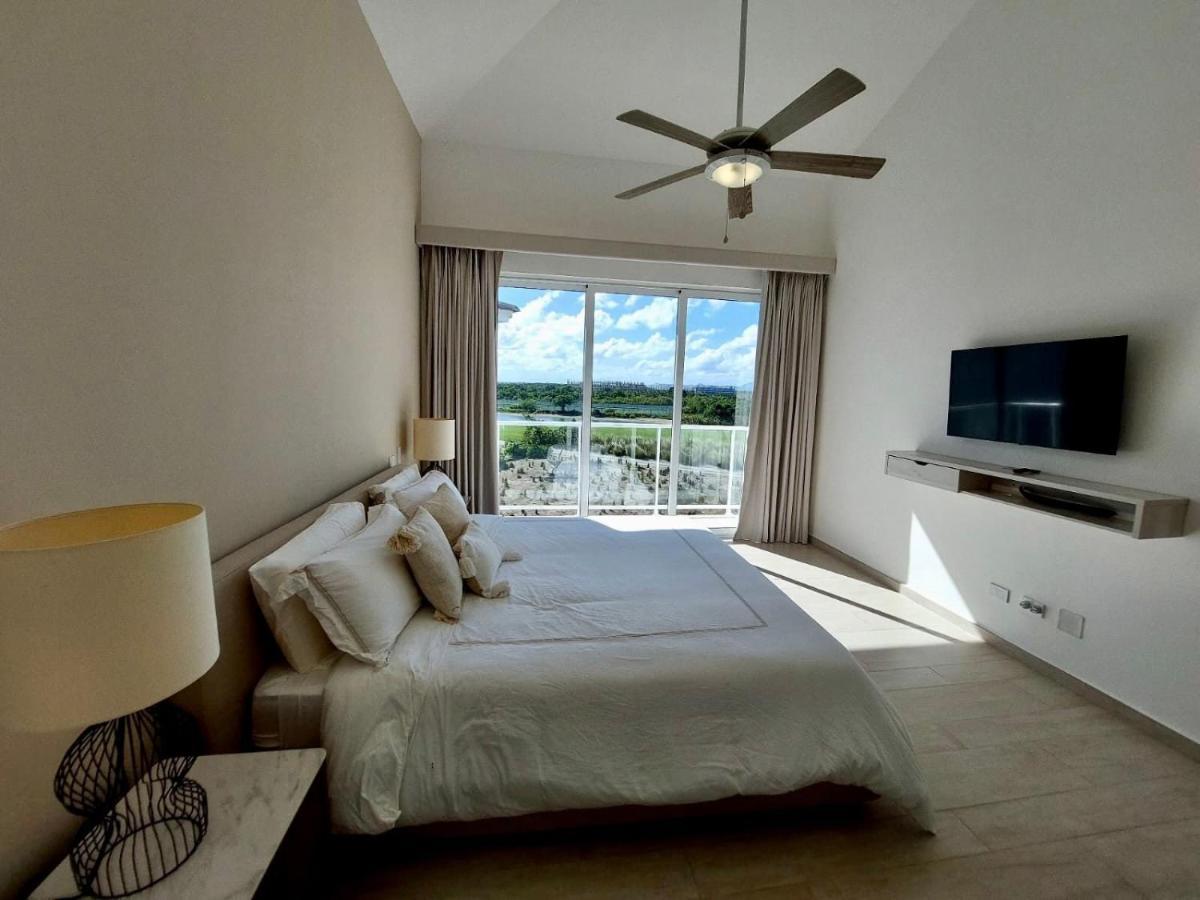 Unique Lake, Golf & Jacuzzi In Hard Rock Golf Pc Punta Cana