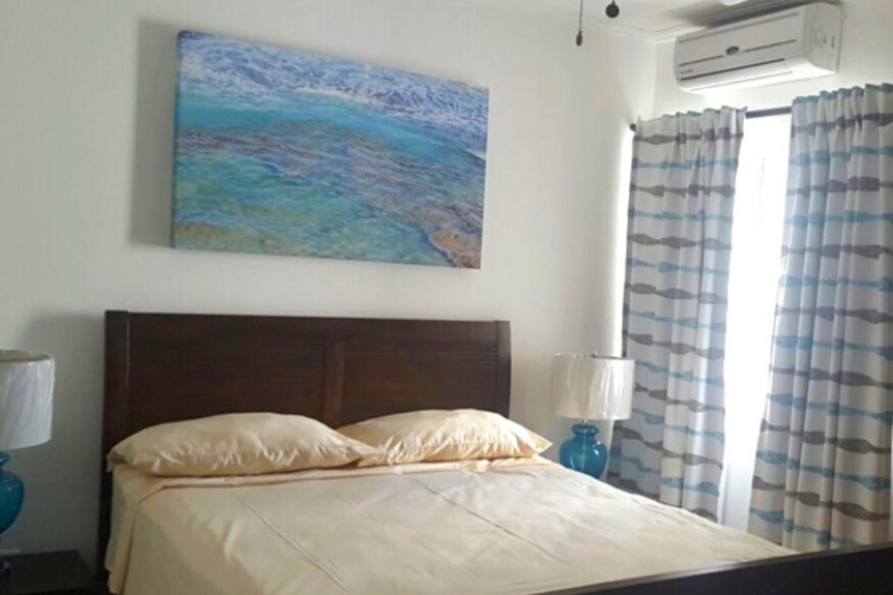 Vacacional Con Piscina Familias En *