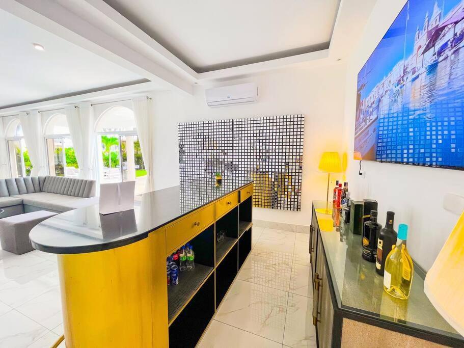 10br Beach Andiamo With Chef, Jacuzzi & Maid