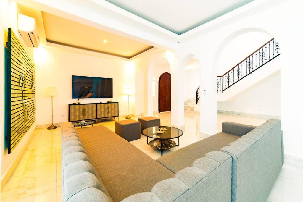 10br Beach Andiamo With Chef, Jacuzzi & Maid *