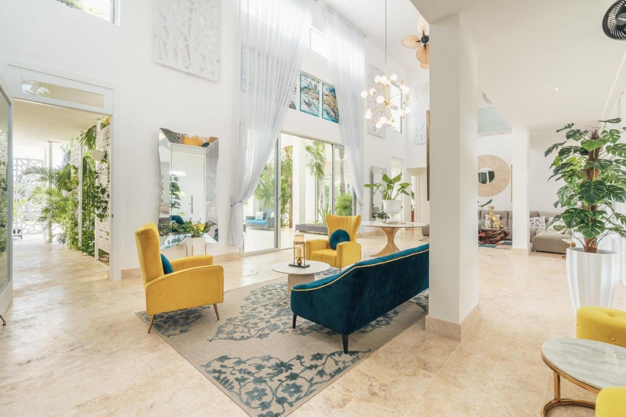 Villa Luxury Lakefront Vacation Paradise! *