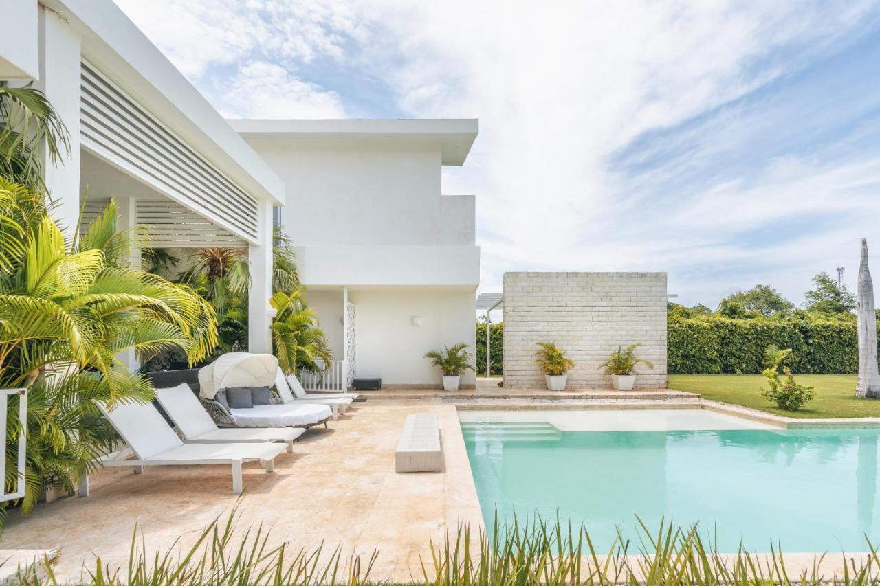 Villa Luxury Lakefront Vacation Paradise! *