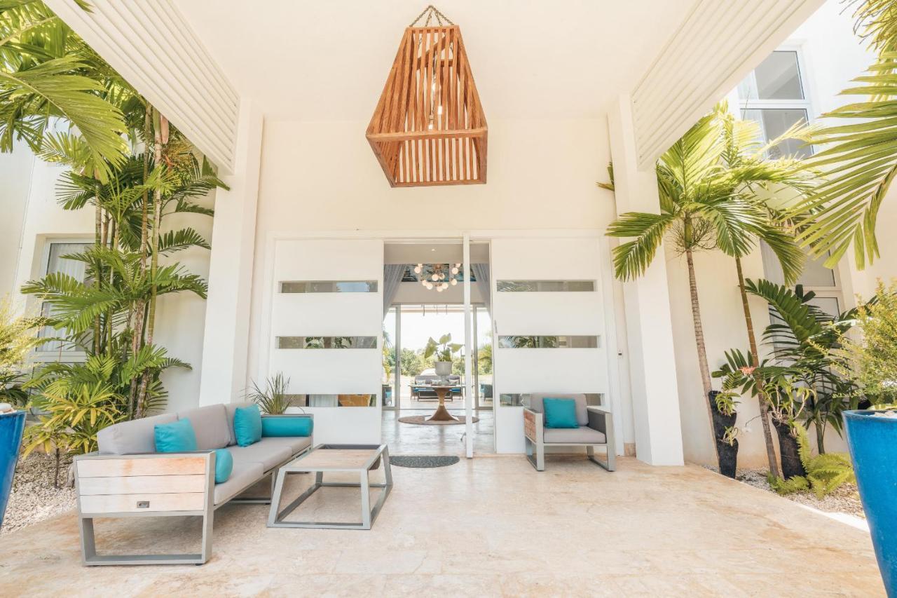 Villa Luxury Lakefront Vacation Paradise!
