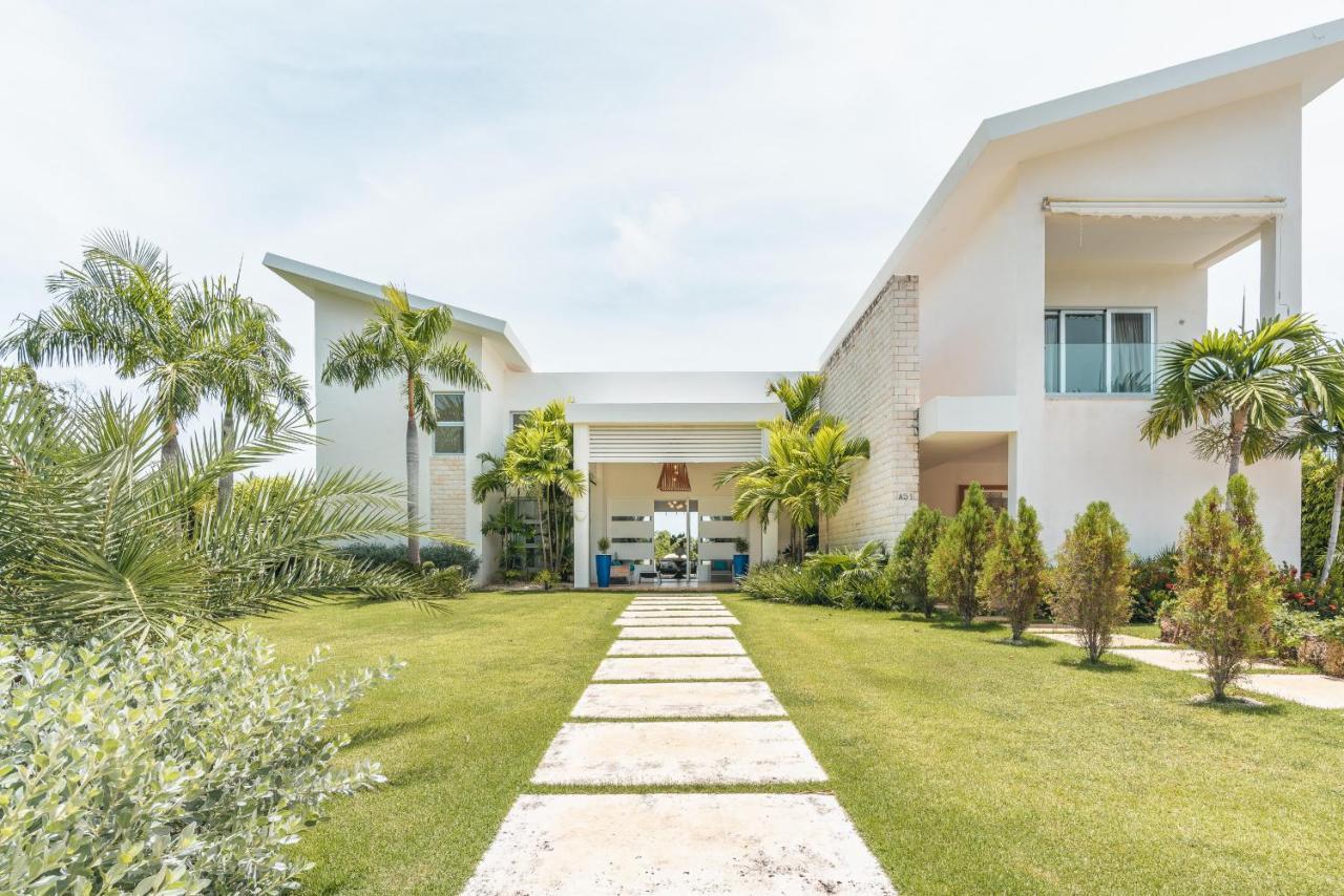 Luxury Lakefront Vacation Paradise! Villa Punta Cana