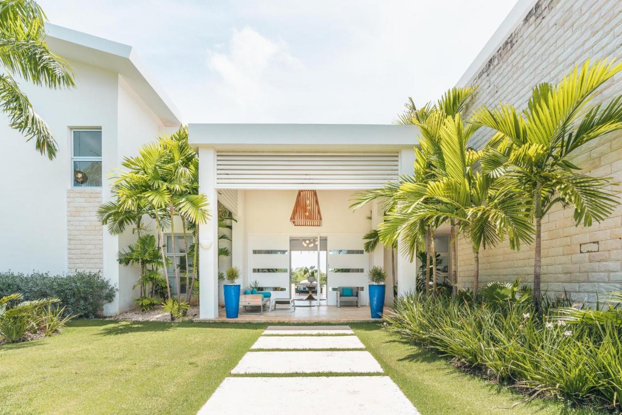 Luxury Lakefront Vacation Paradise! *