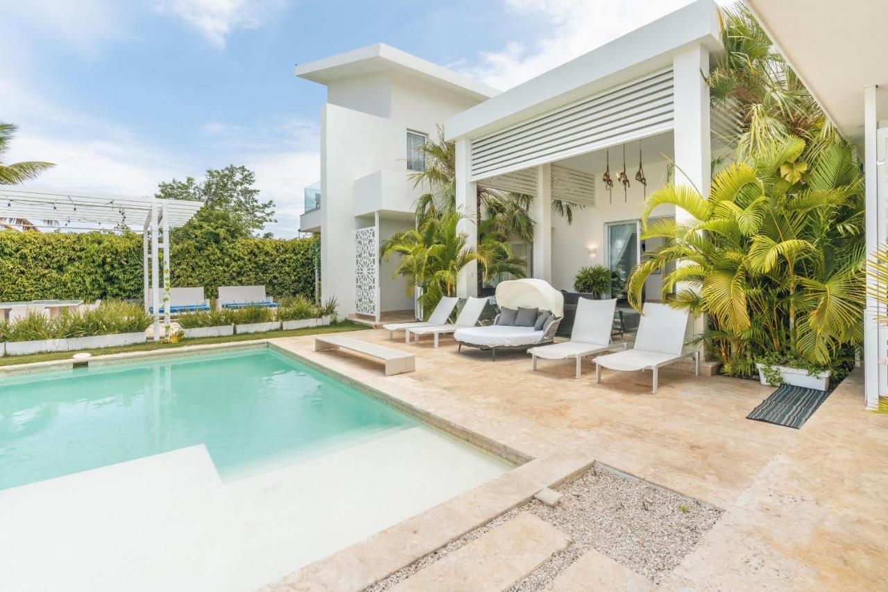 Luxury Lakefront Vacation Paradise!