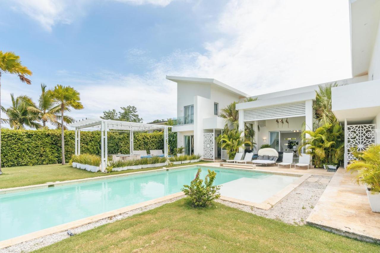Luxury Lakefront Vacation Paradise! *