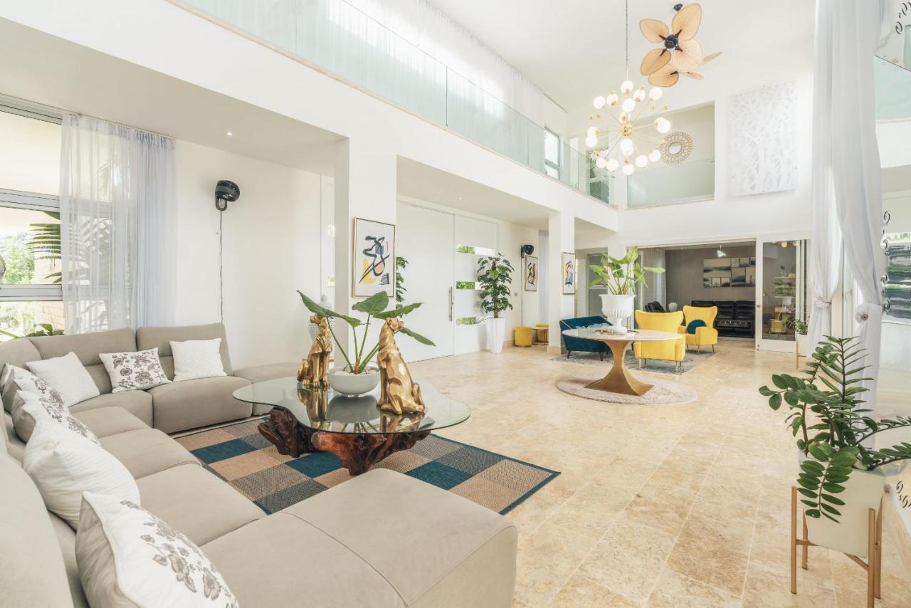 Luxury Lakefront Vacation Paradise! Villa *