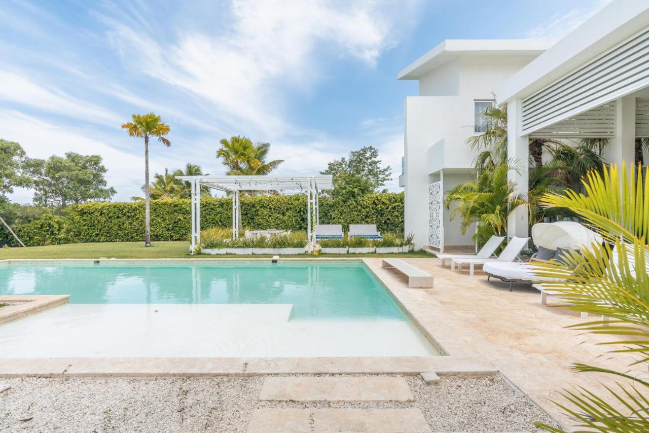 Villa Luxury Lakefront Vacation Paradise! *