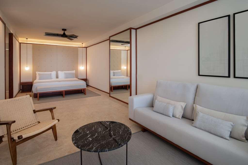 Live Aqua Hotel