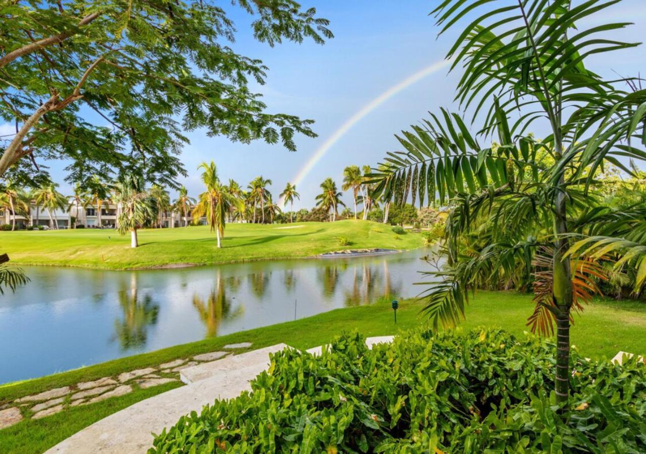 Golf & Lakeview Near *