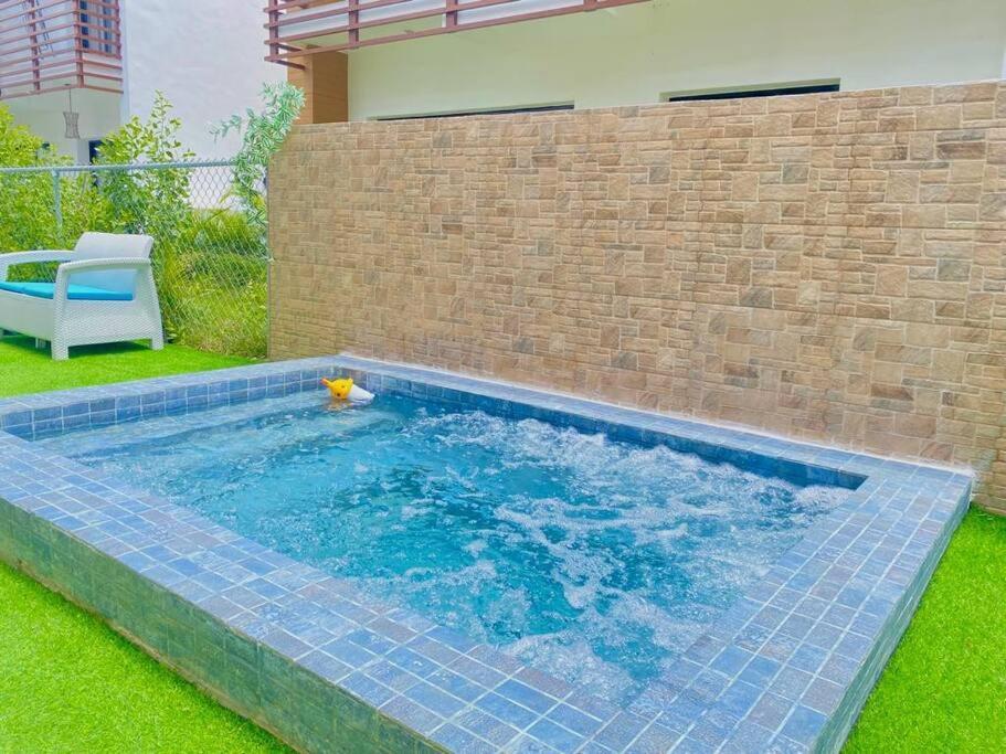 En Punta Cana, Pilier