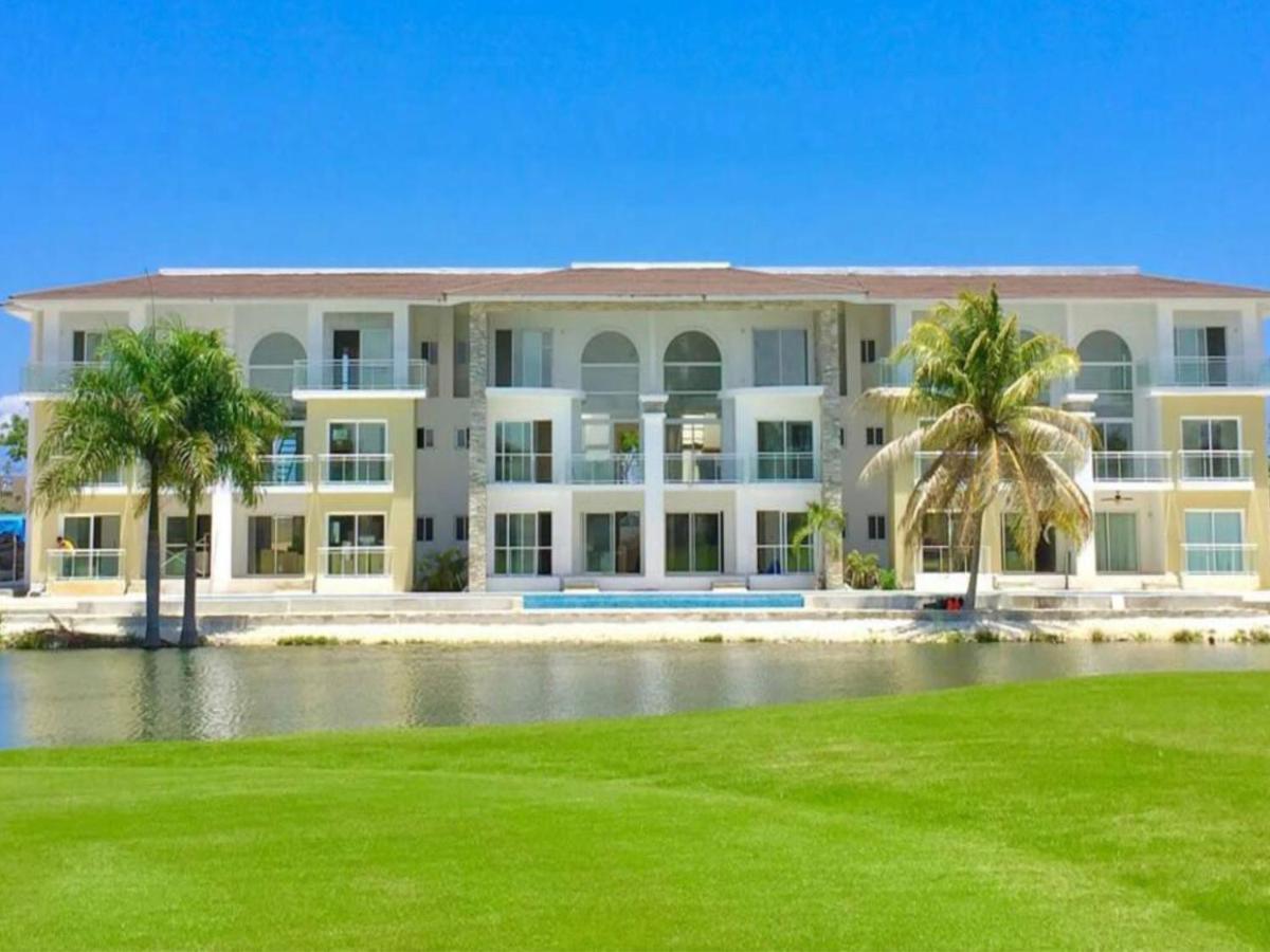 Golf & Lakeview Near