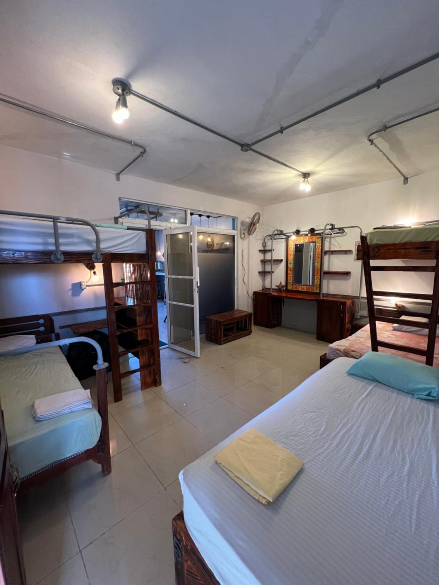 Ecohostal Dorms Pensión