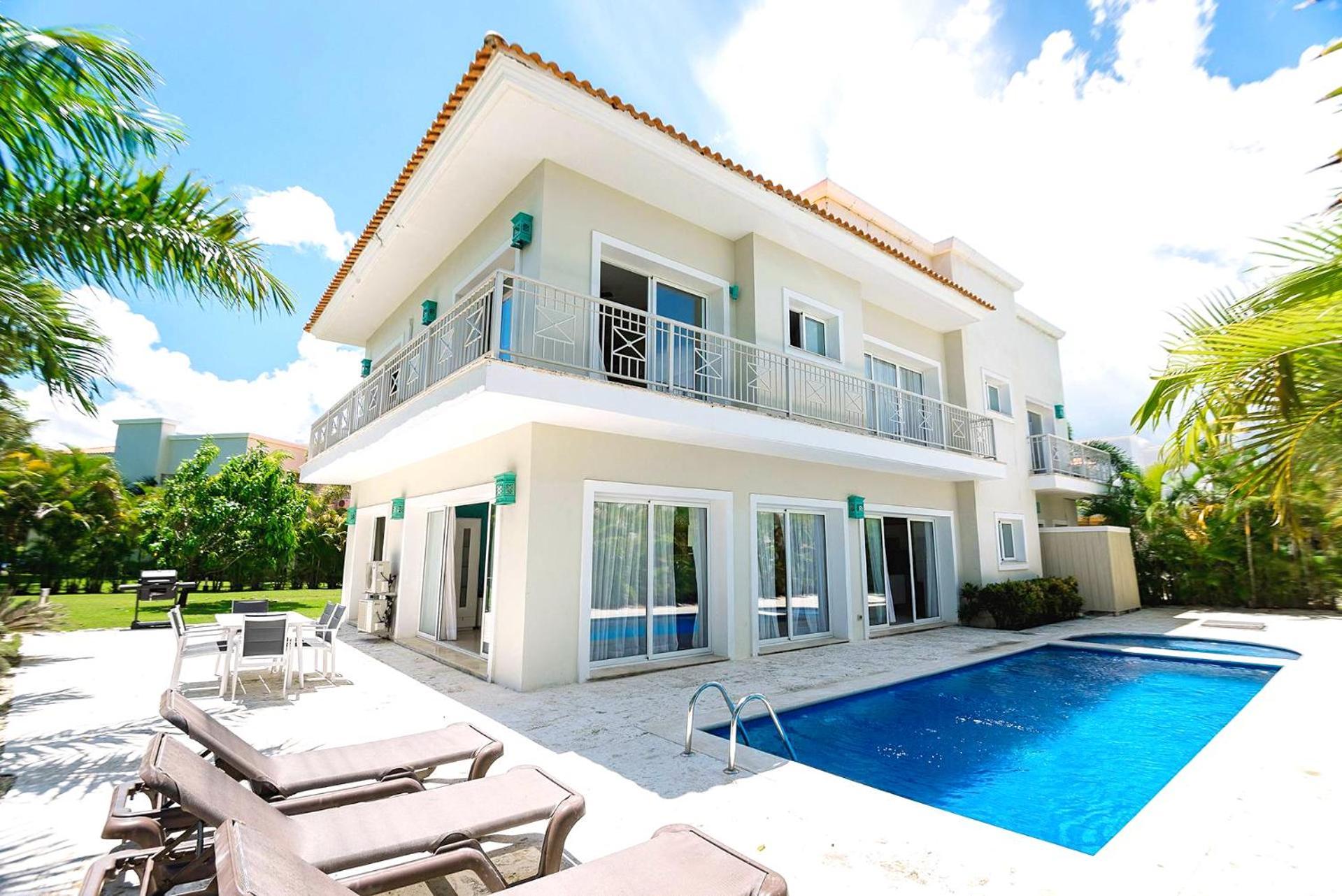 Luxury Iberosta Del Mar - 4bdr, Private Beach, Pool & Jacuzzi Villa
