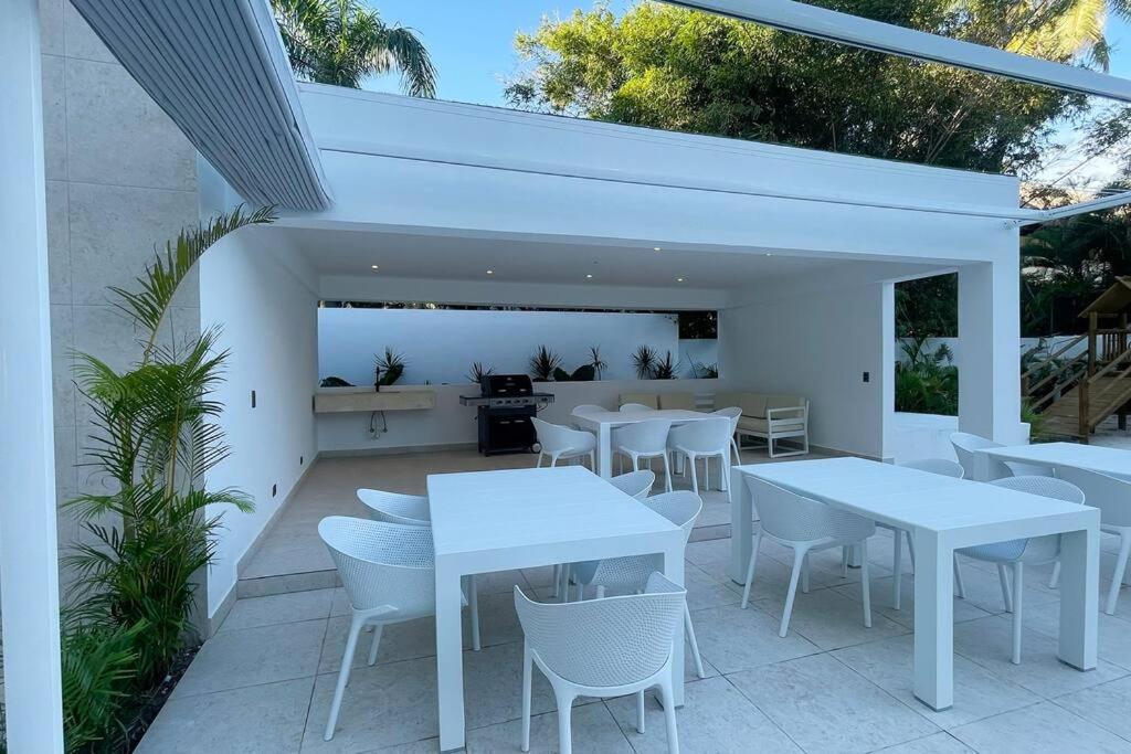 Tropical Deluxe 2 Bedroom Unit With Jacuzzi