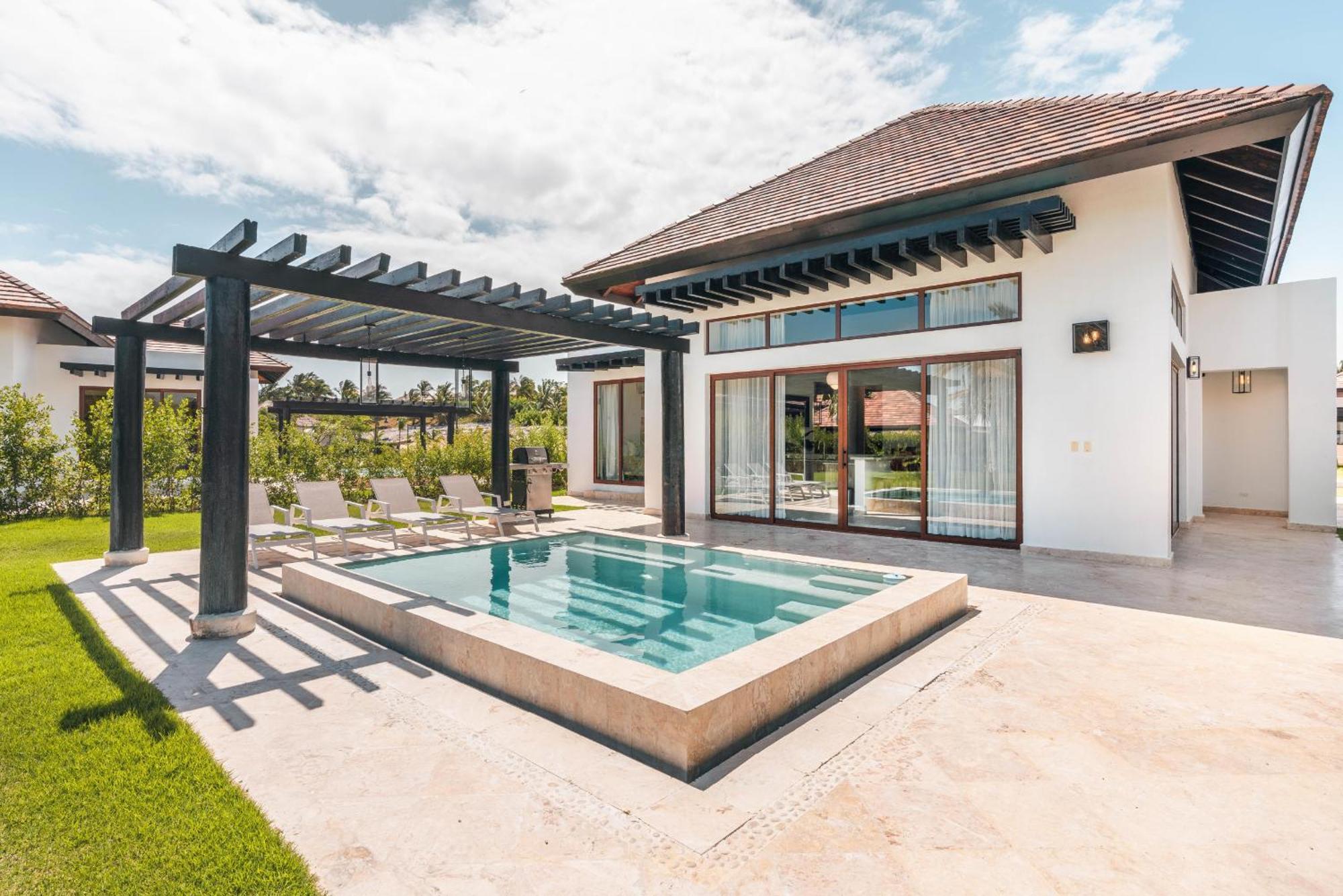 Villa Tropical With Picuzzi At Village Bca