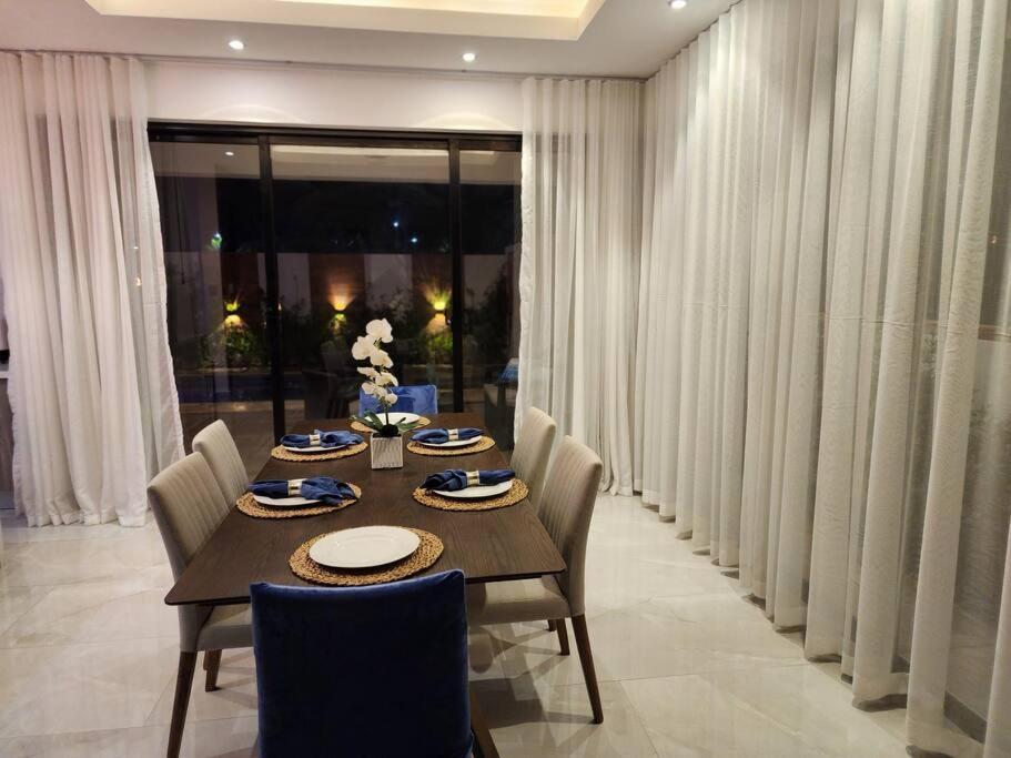 Villa Luxury In *