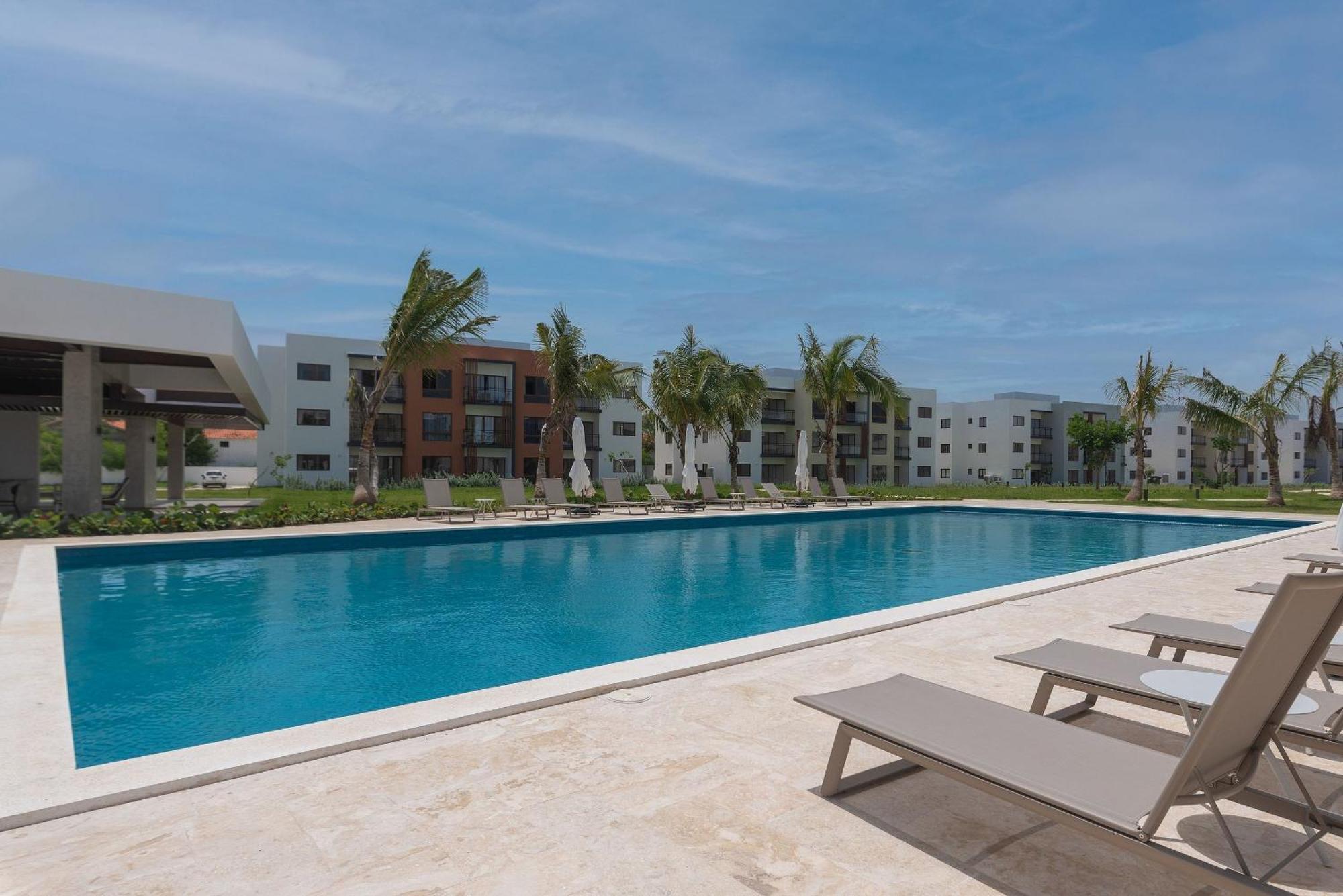 Primer Piso Con Piscina Y Cerca De La Playa * Punta Cana