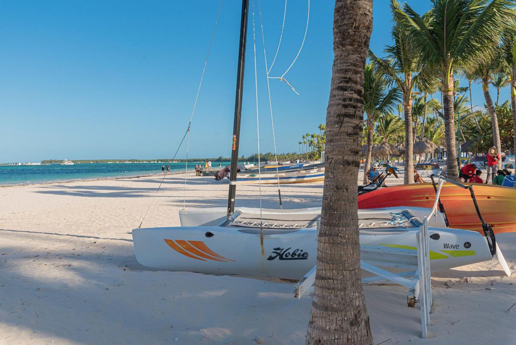 Primer Piso Con Piscina Y Cerca De La Playa * Punta Cana