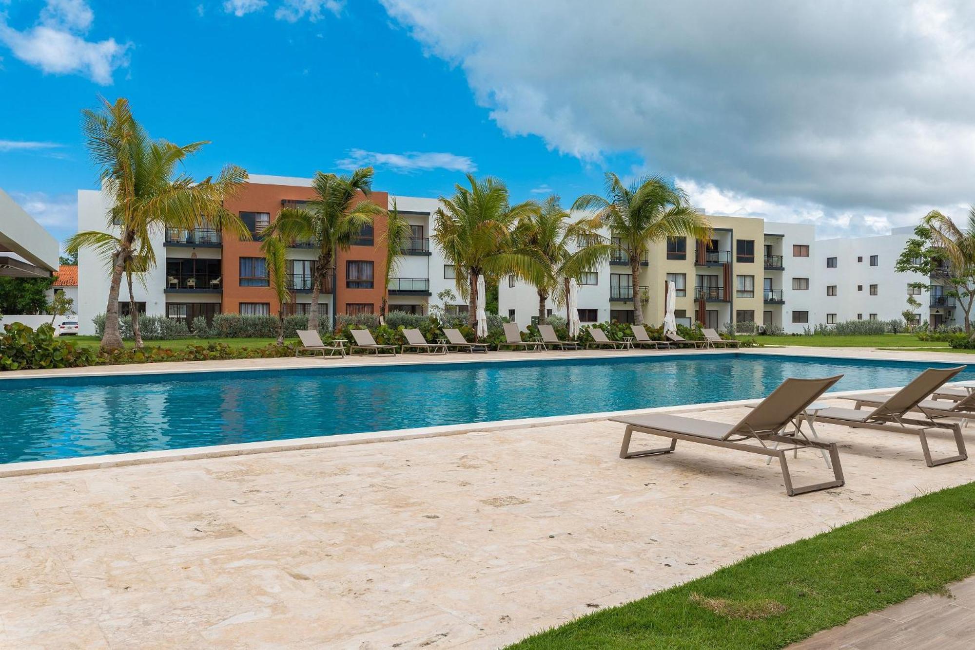 Primer Piso Con Piscina Y Cerca De La Playa * Punta Cana