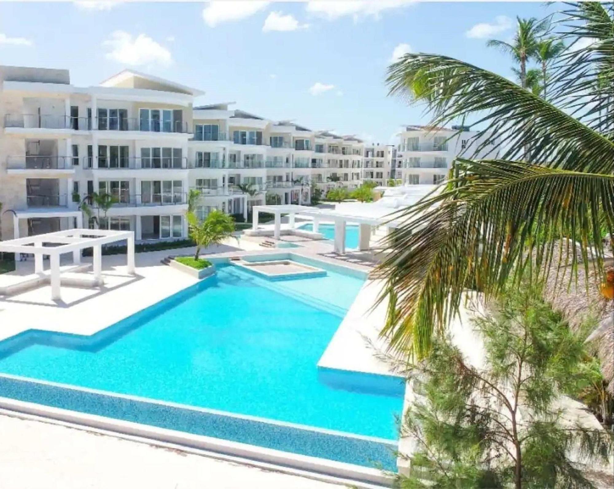 Beauty Playa Coral Pool Front Ground F12 *