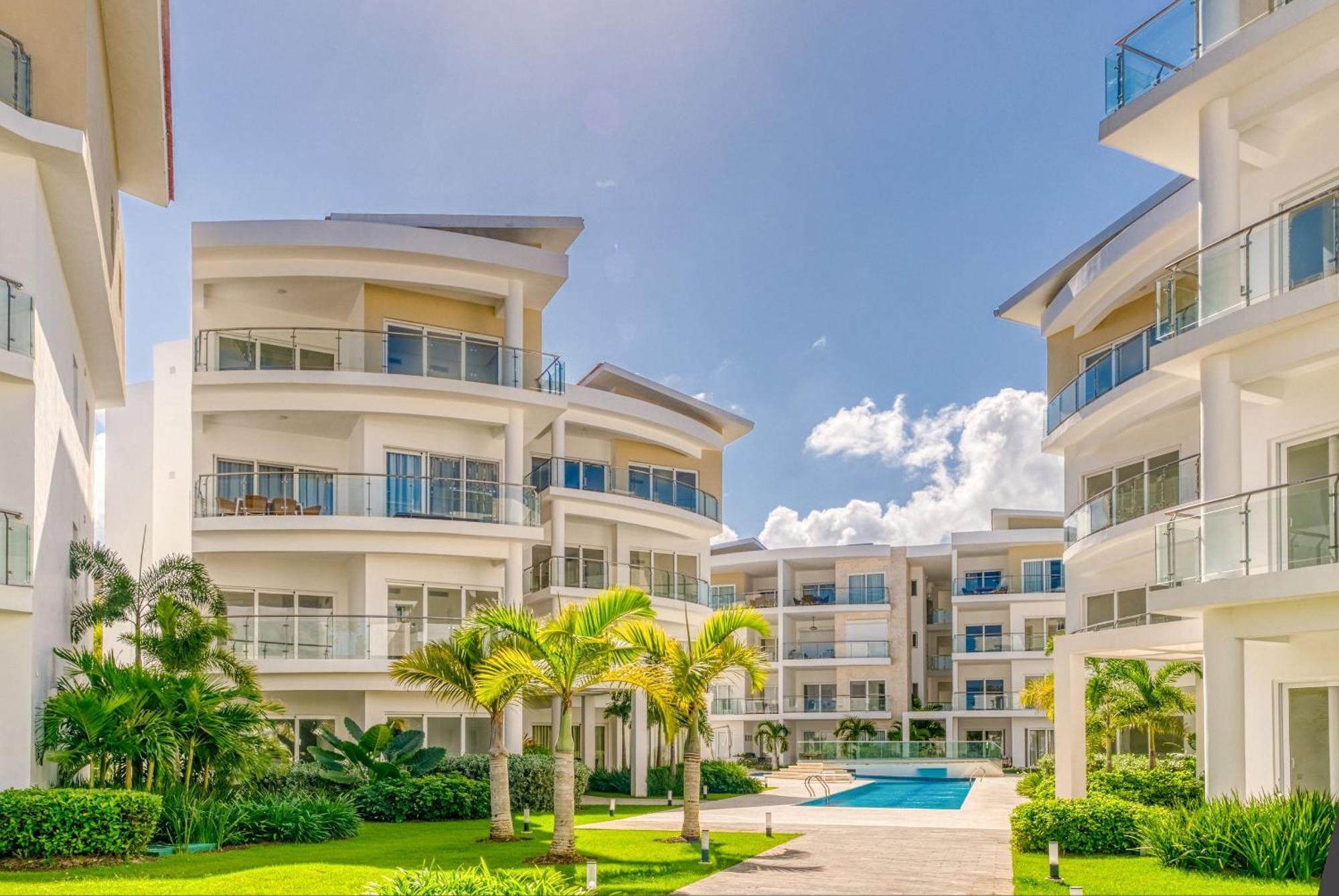Beauty Playa Coral Pool Front Ground F12 *