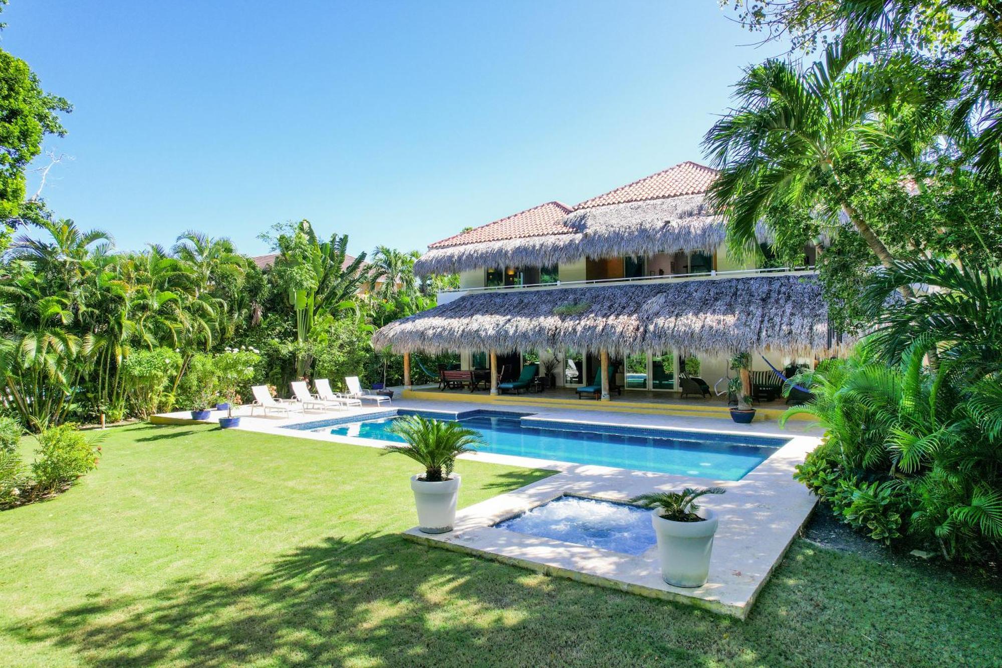 Luxury On La Cana Golf Course With Pool, Jacuzzi, Cart & Maid Villa Punta Cana