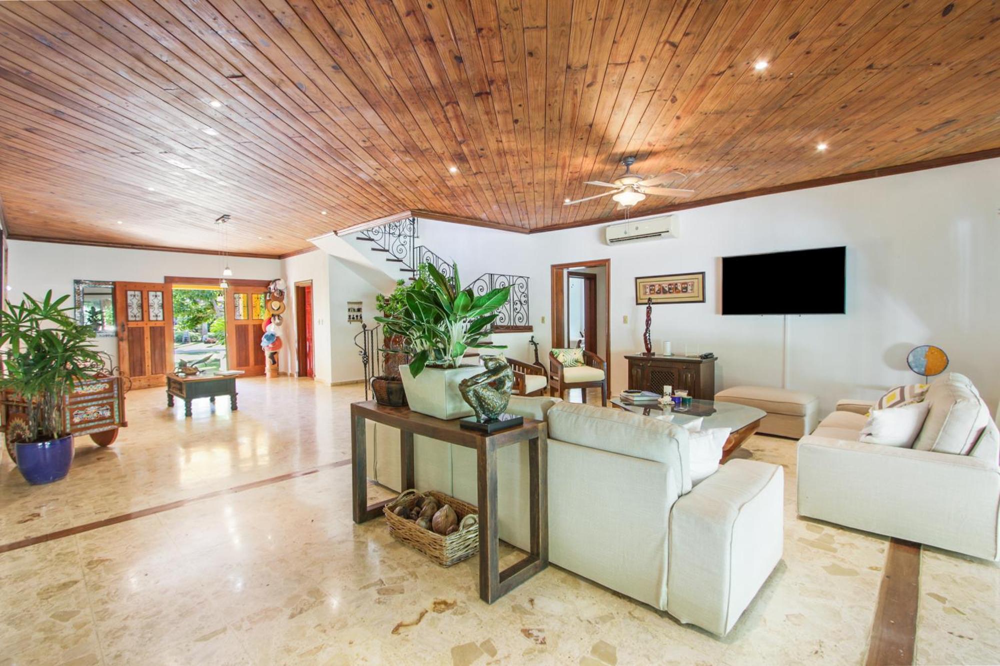 Villa Luxury On La Cana Golf Course With Pool, Jacuzzi, Cart & Maid Punta Cana