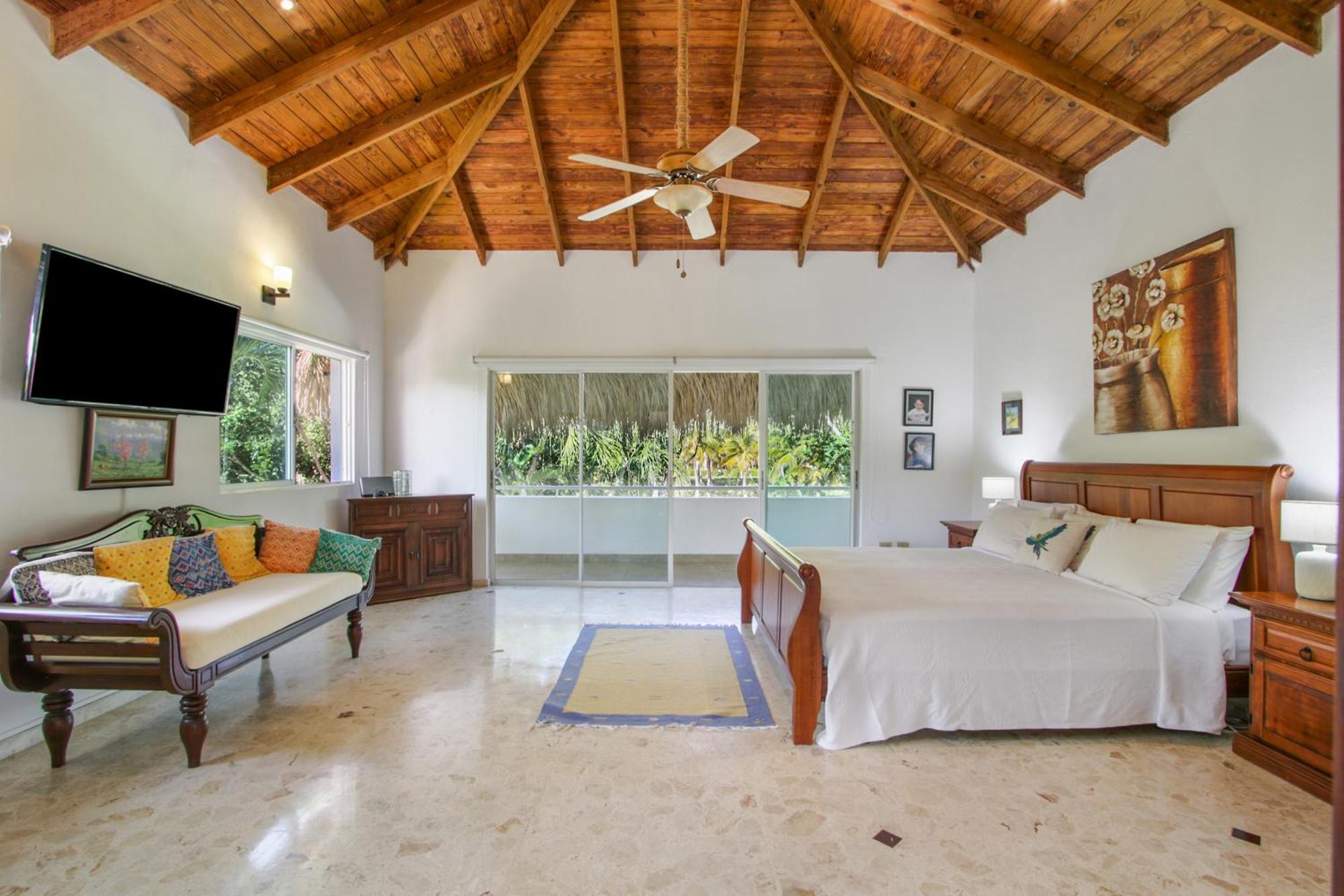 Luxury On La Cana Golf Course With Pool, Jacuzzi, Cart & Maid Villa Punta Cana