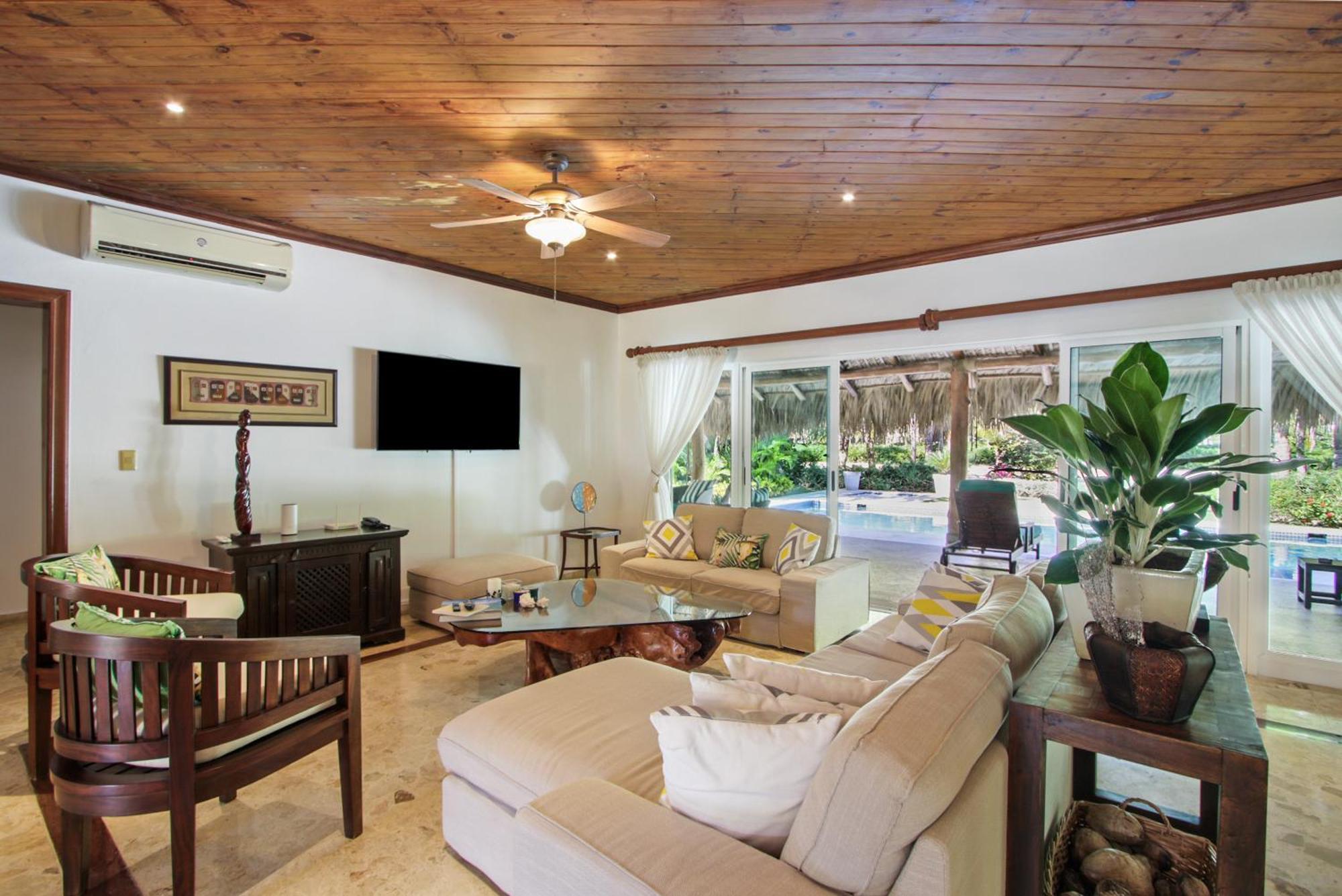 Luxury On La Cana Golf Course With Pool, Jacuzzi, Cart & Maid Punta Cana