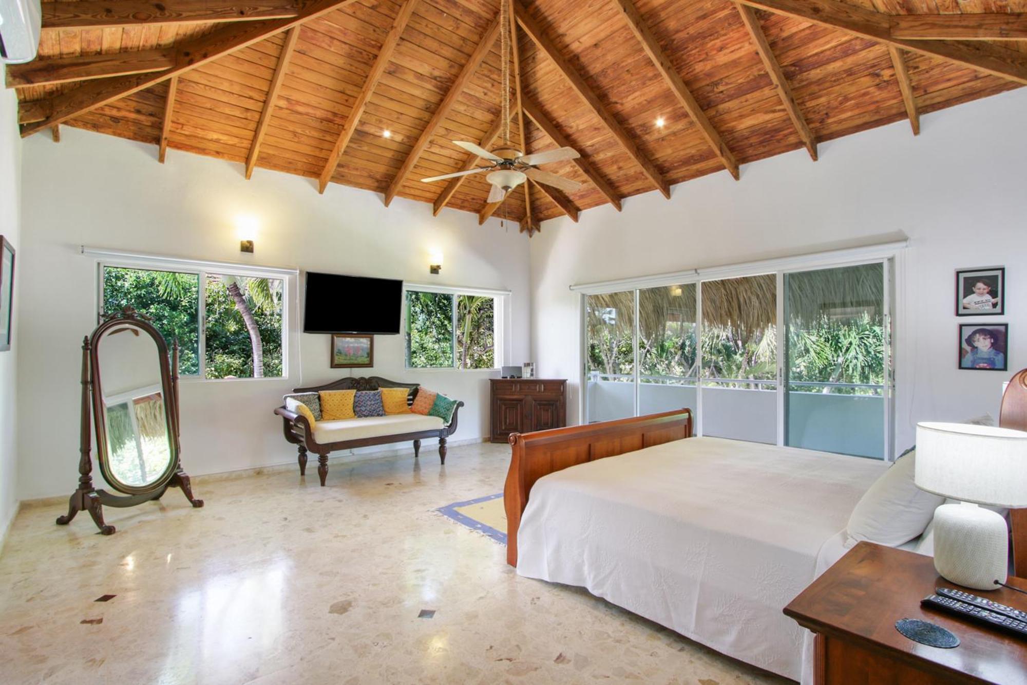 Villa Luxury On La Cana Golf Course With Pool, Jacuzzi, Cart & Maid Punta Cana