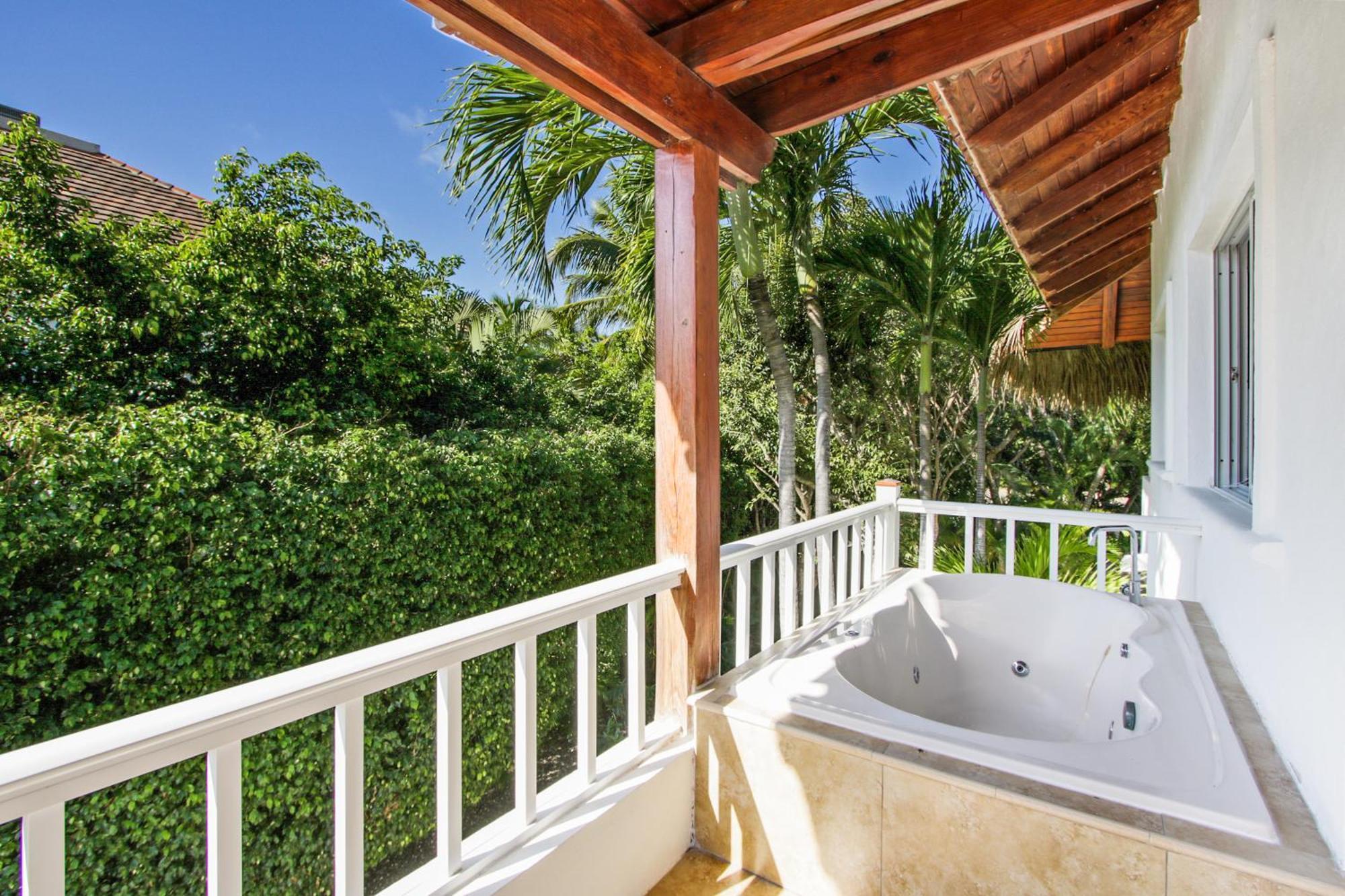 Luxury On La Cana Golf Course With Pool, Jacuzzi, Cart & Maid *