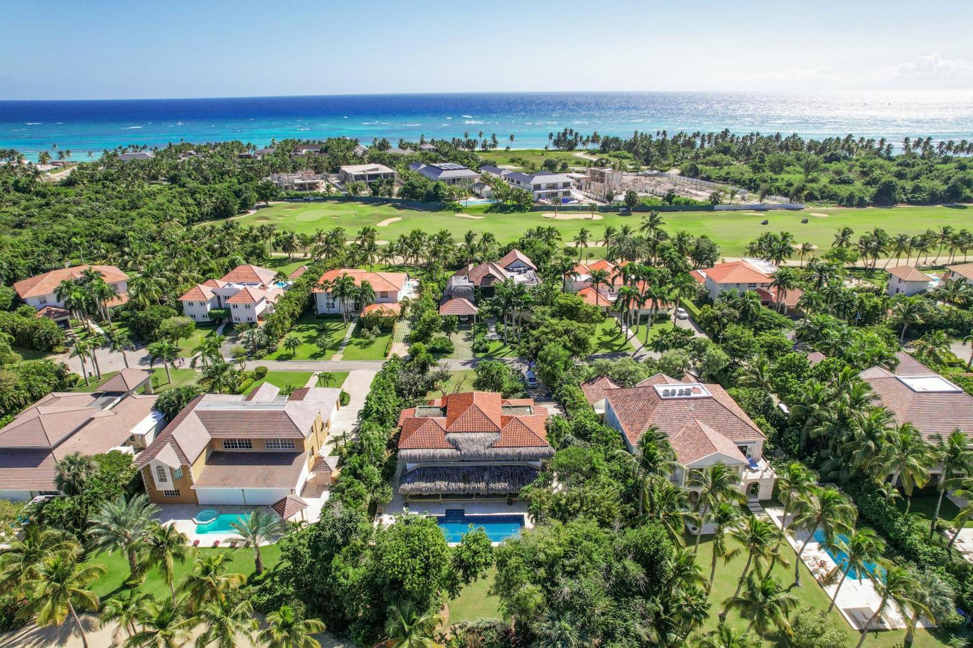 Villa Luxury On La Cana Golf Course With Pool, Jacuzzi, Cart & Maid Punta Cana