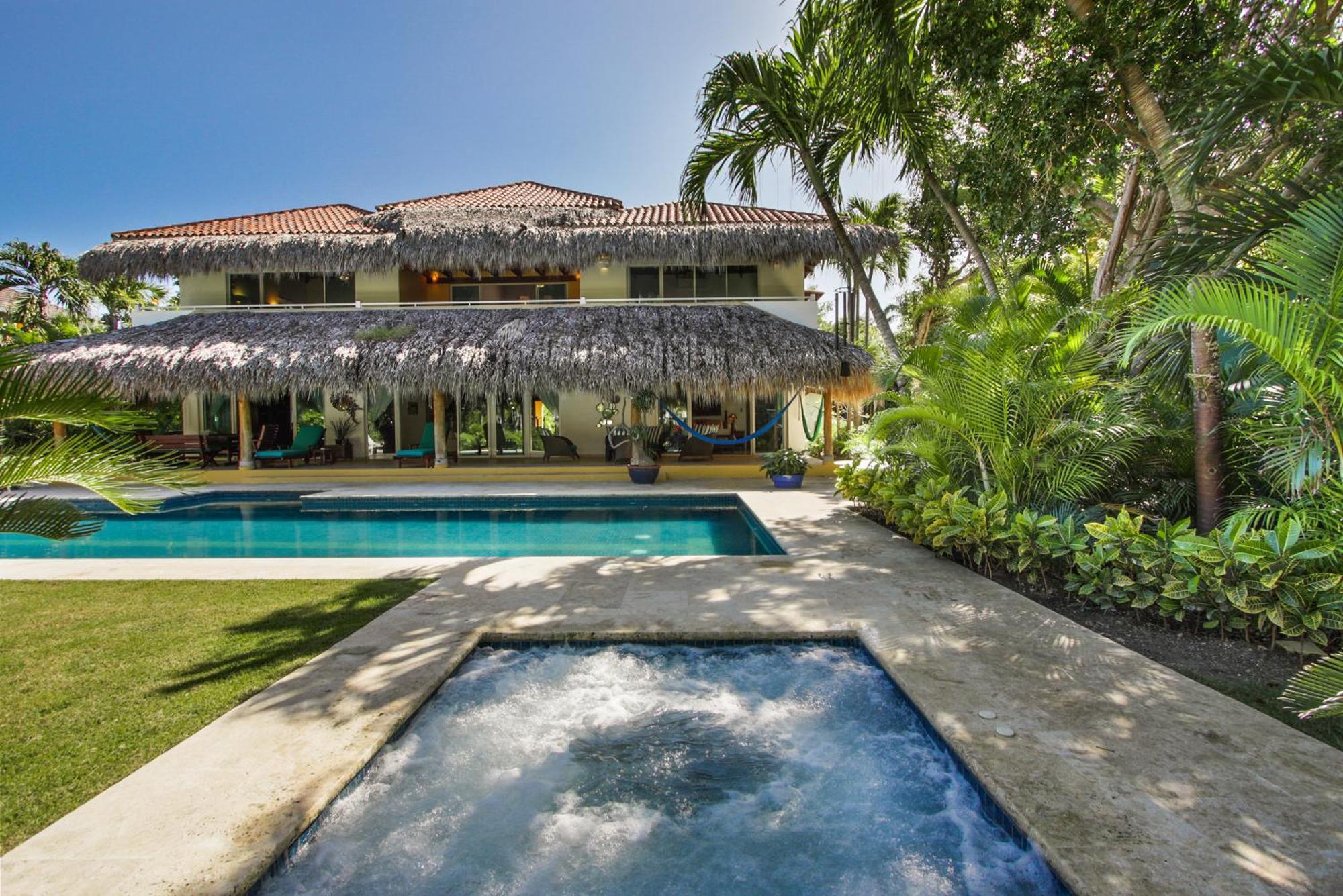 Luxury On La Cana Golf Course With Pool, Jacuzzi, Cart & Maid Punta Cana