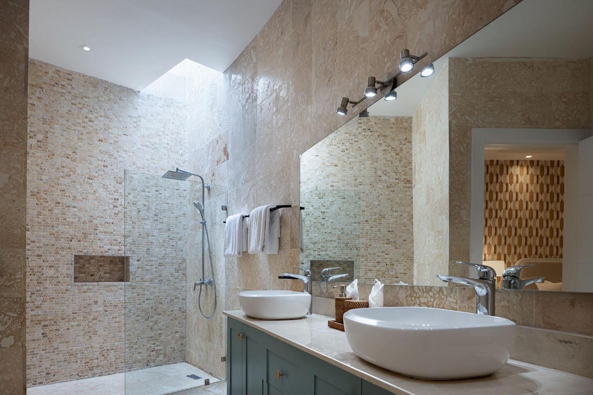 Сasa de vacaciones Elegante Privada De 4 Con Piscina Y Jacuzzi