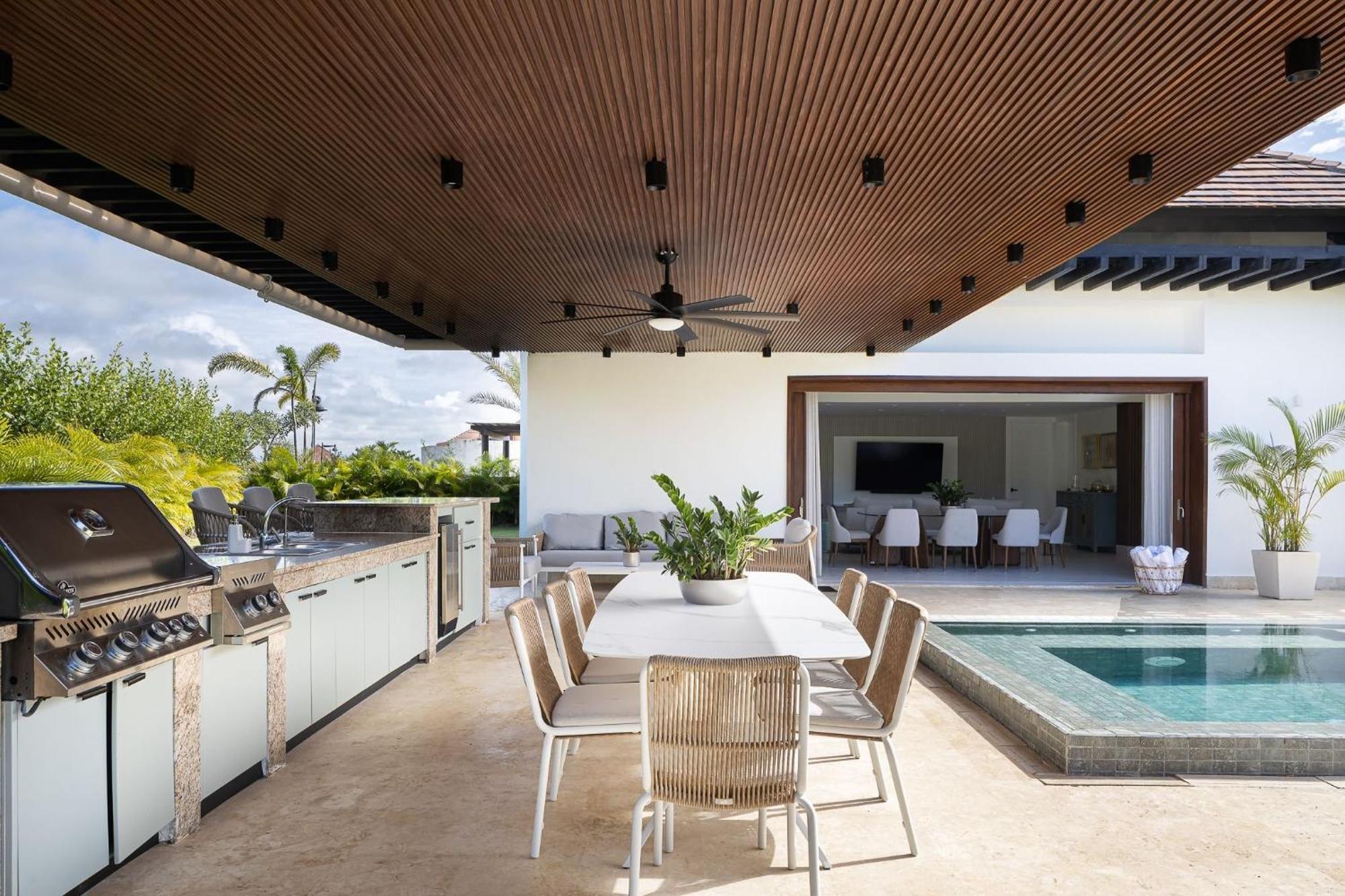Elegante Privada De 4 Con Piscina Y Jacuzzi Сasa de vacaciones