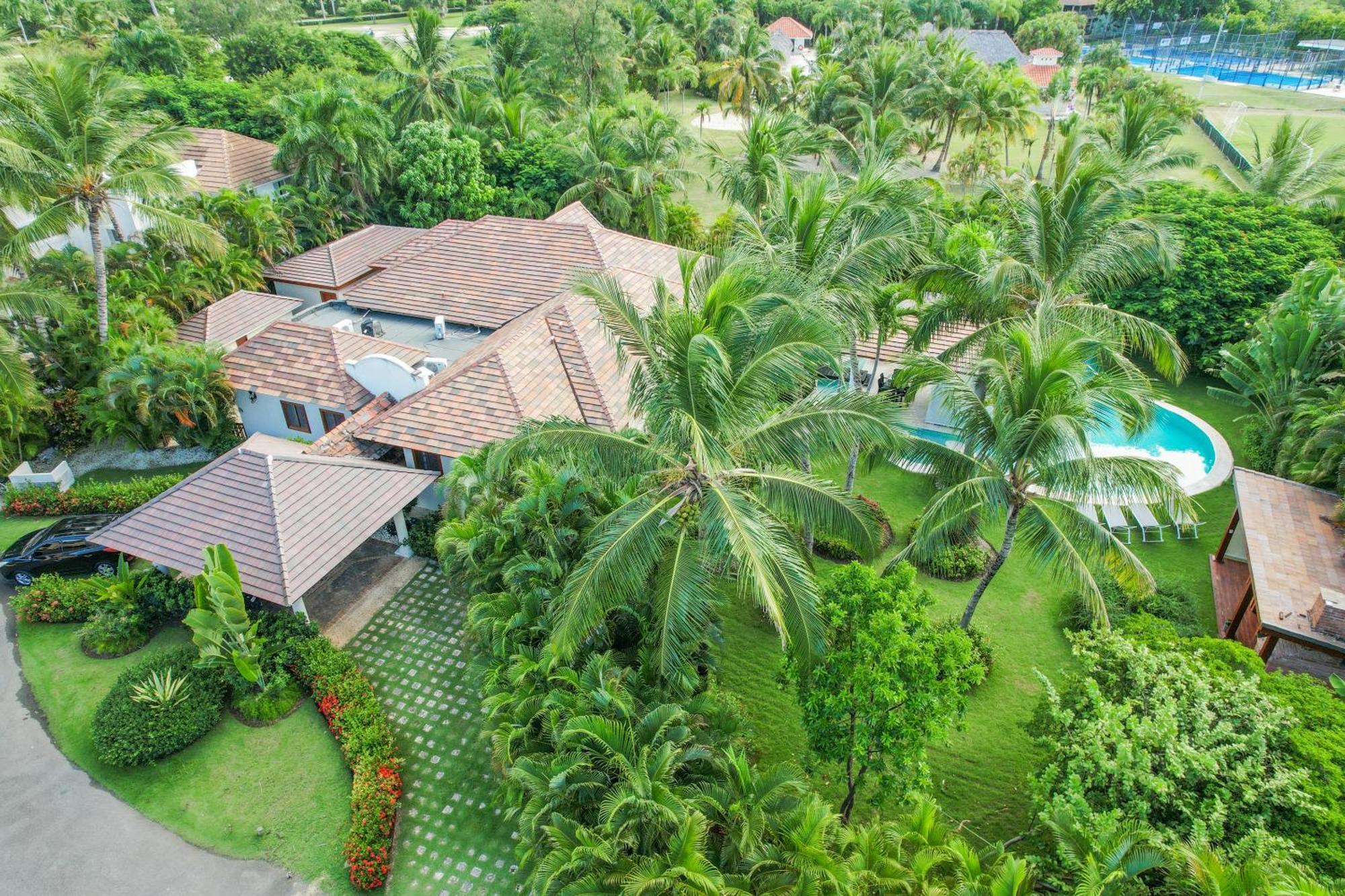 Beautiful With Pool, Gym & Maid Villa *