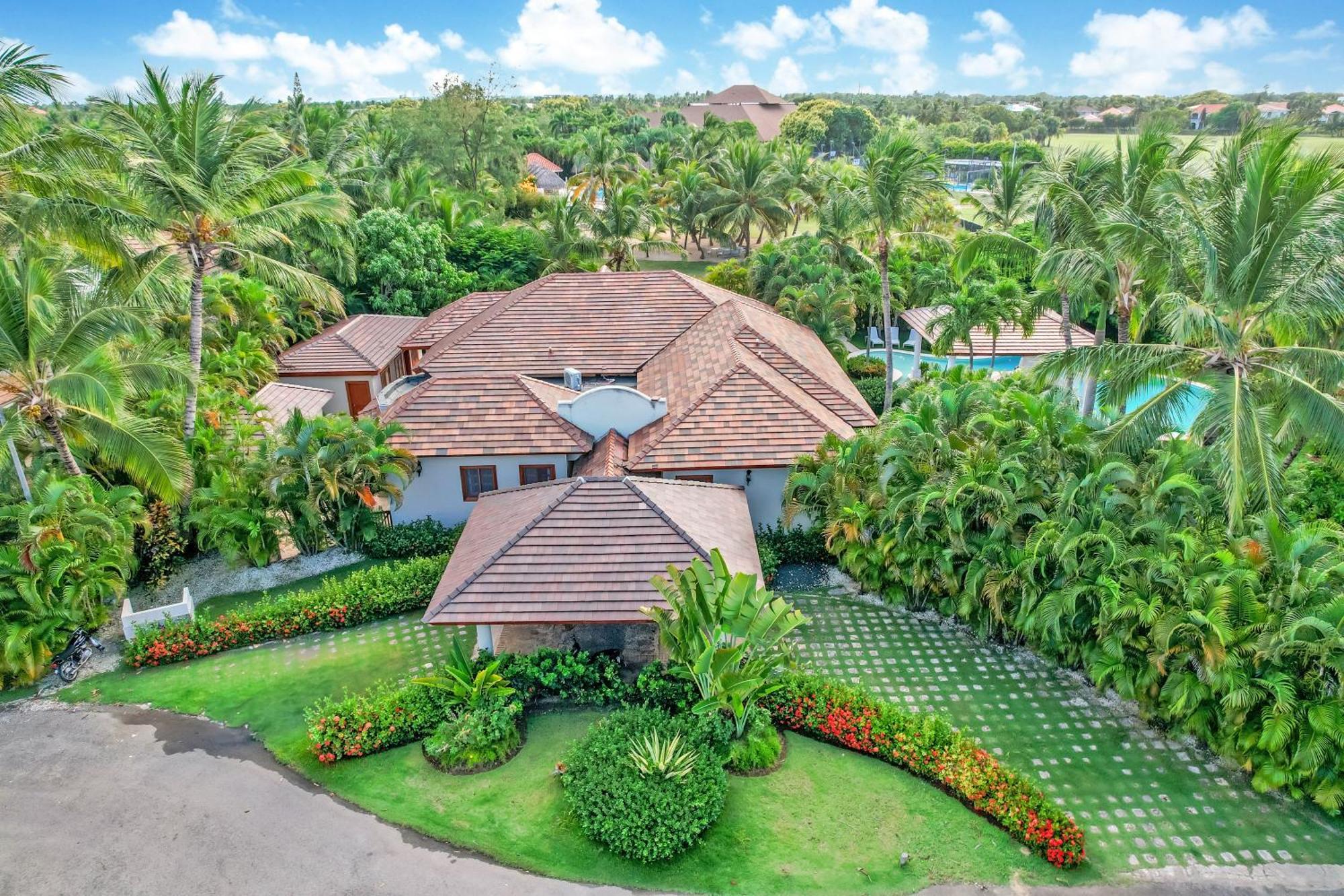 Beautiful With Pool, Gym & Maid Villa