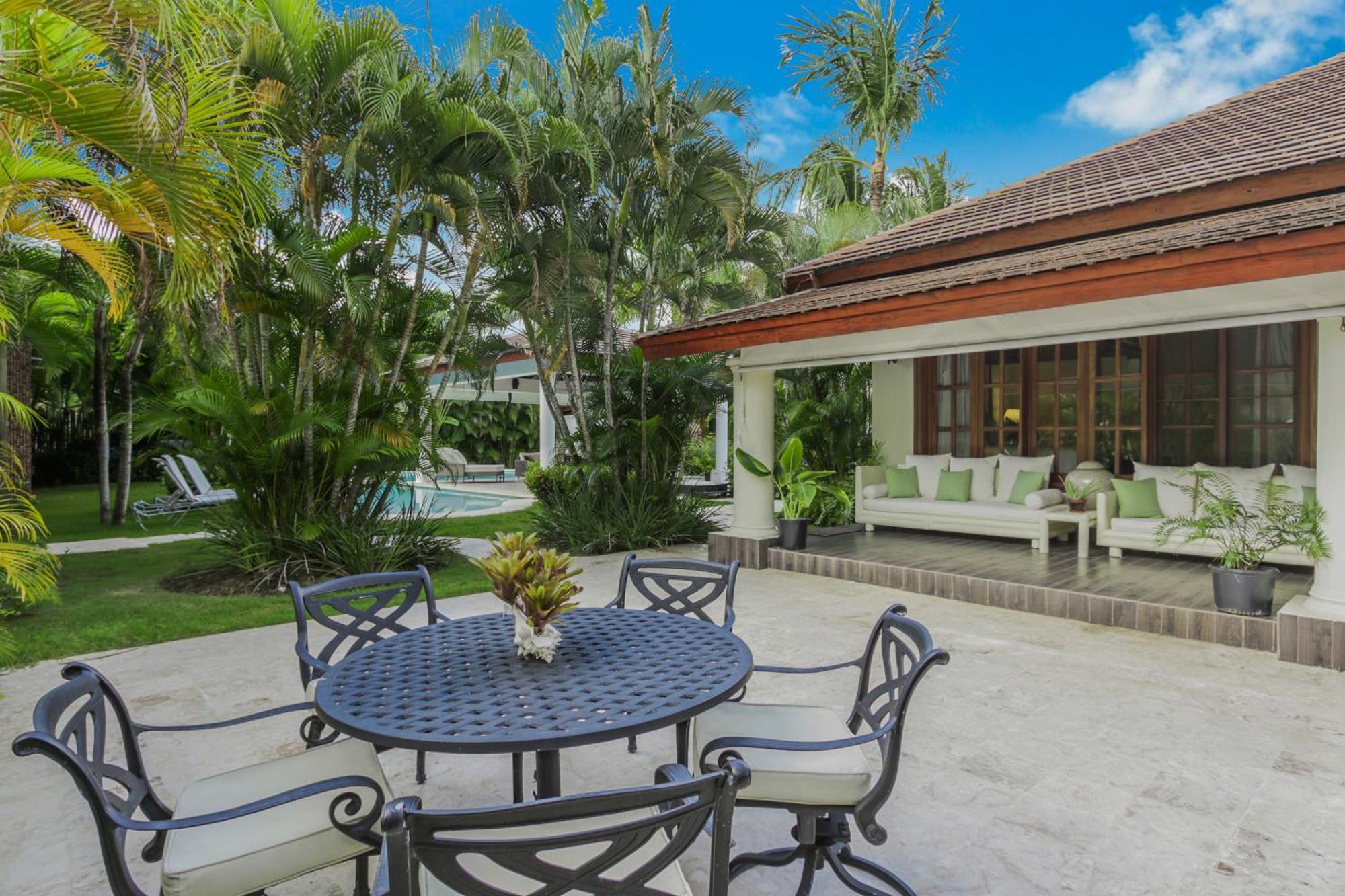 Beautiful With Pool, Gym & Maid Villa *